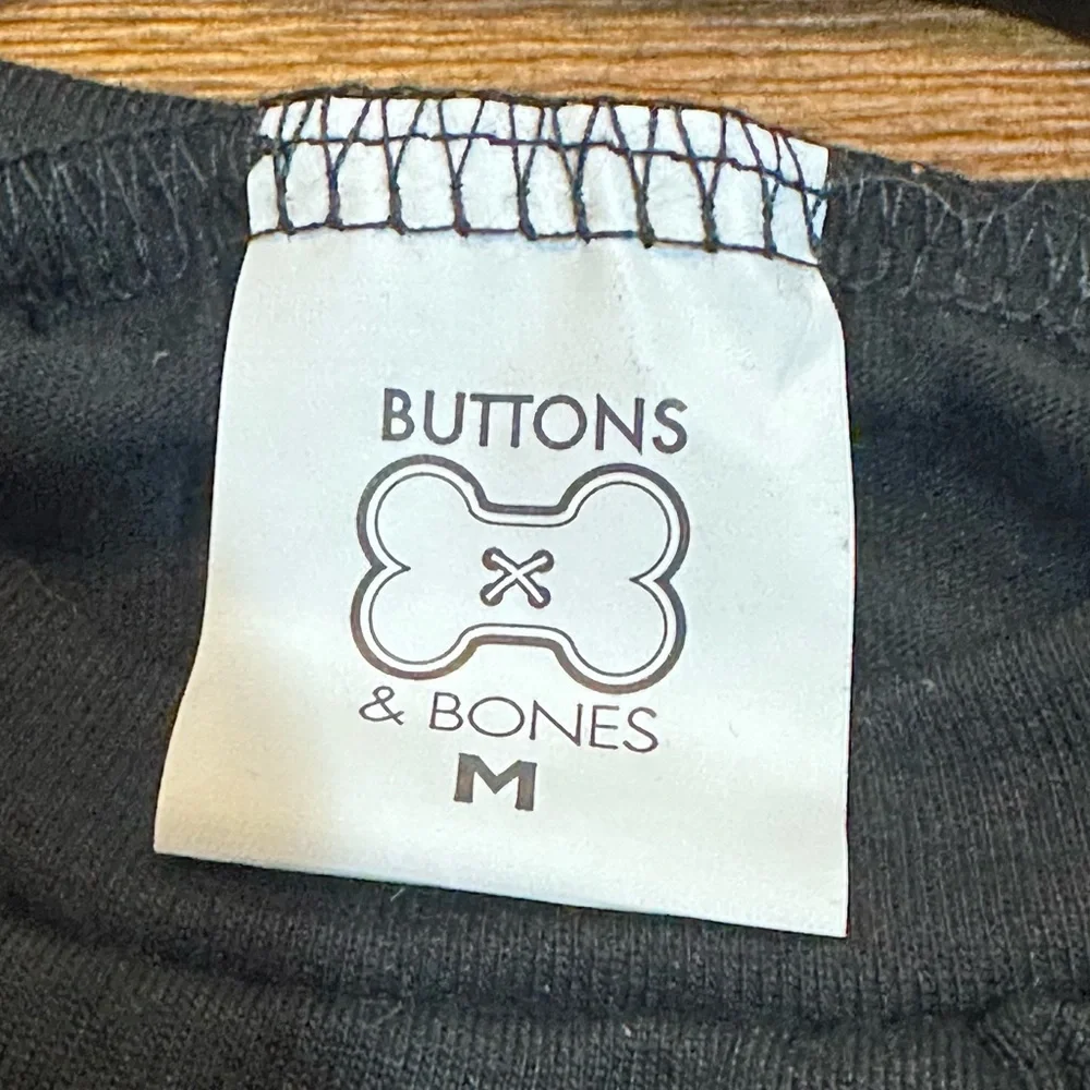Wanna‎ Hang Dog tee Shirt Halloween Size medium Black Bat Design Buttons & Bone
